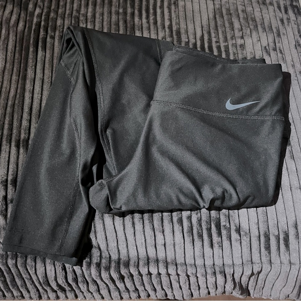 Excellent Pre-Loved Nike Mesh Leggings